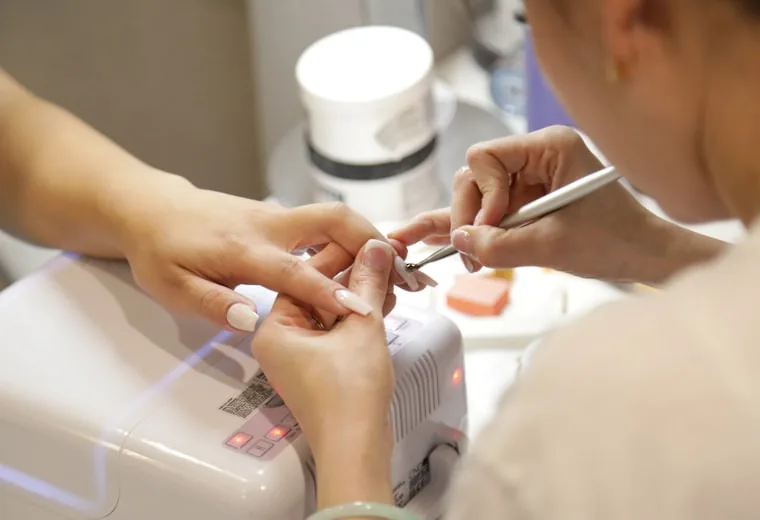 Soin des mains : manucure et soin des ongles en institut